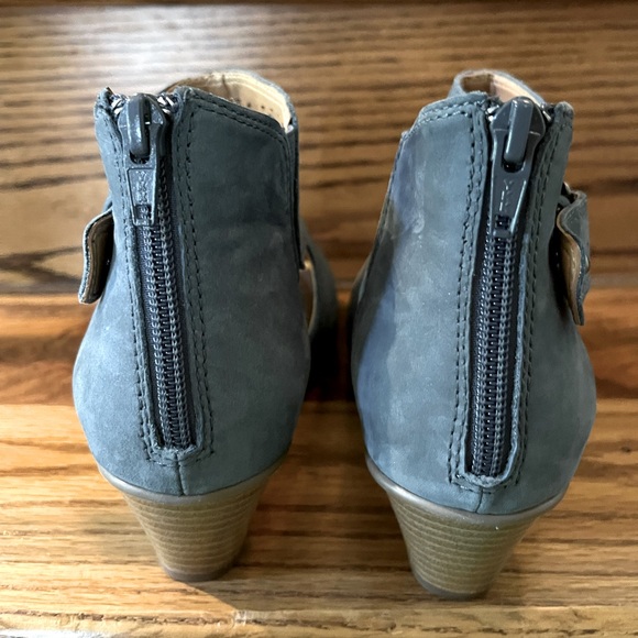 Earth Origins Peep-Toe Booties Size 6.5 Wide - Picture 5 of 7